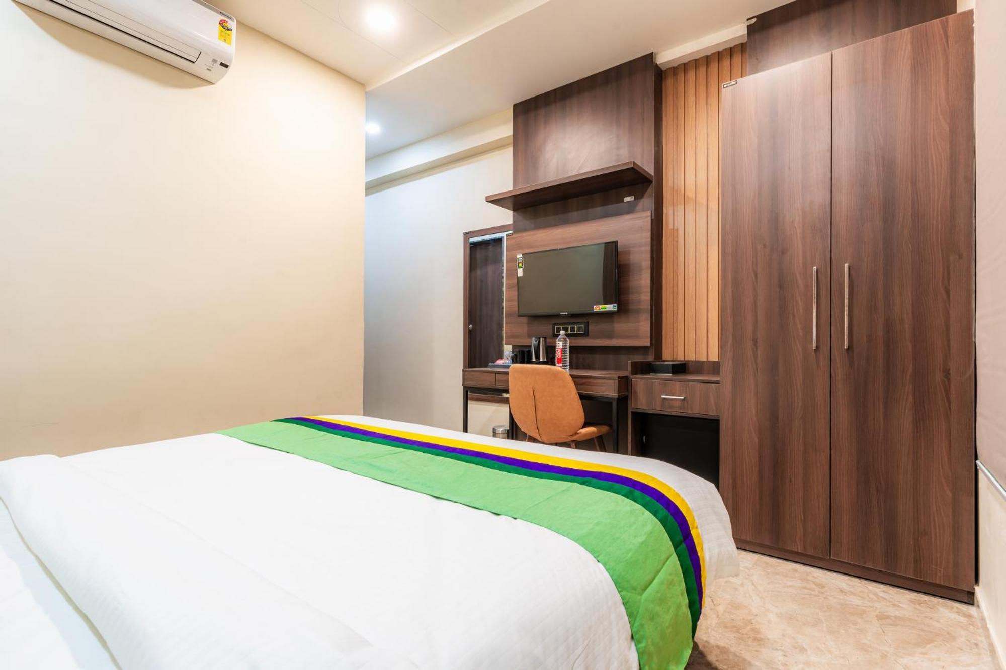 Treebo City Center Sakardara Bagian luar foto